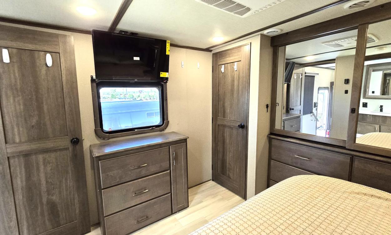 2021 Grand Design Solitude 346FLS | Photo 7 of 10