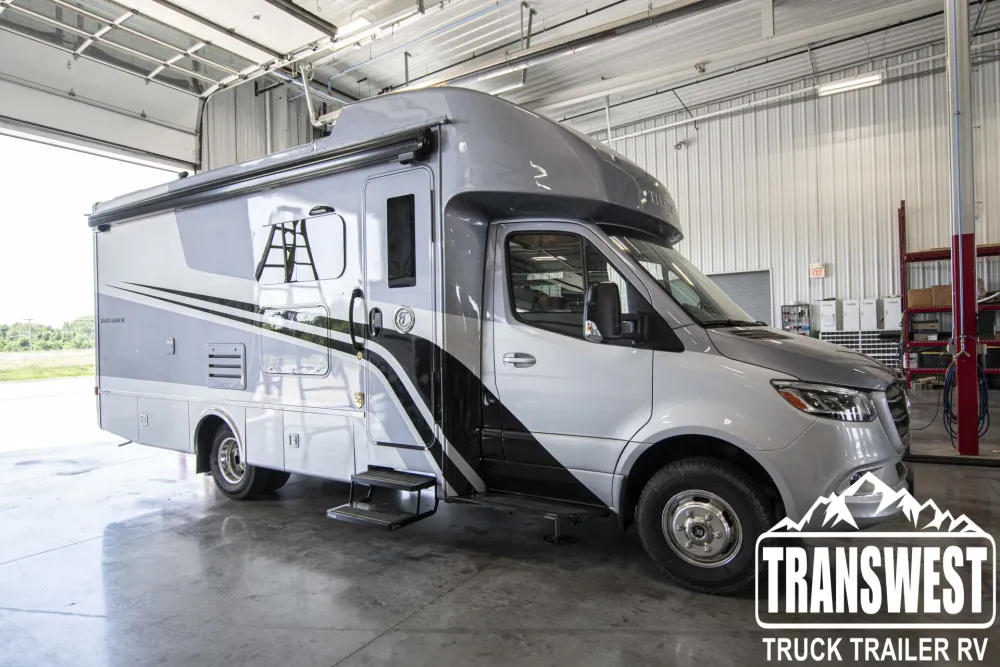 New 2023 Tiffin Wayfarer 25 RW in Belton MO Class C RV