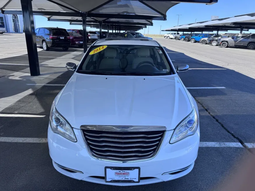 2014 Chrysler 200 Limited | Photo 1 of 16