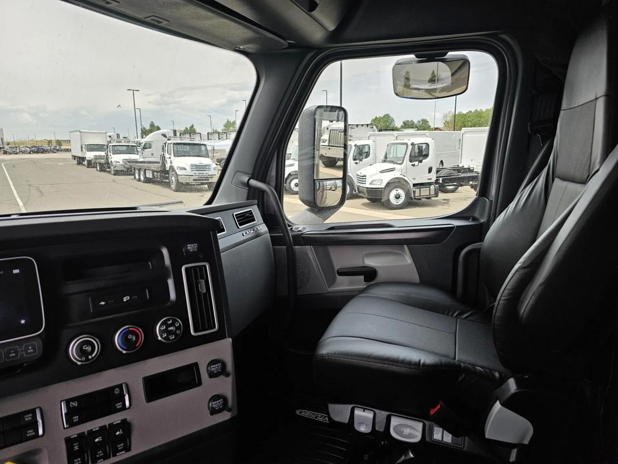 2023 Freightliner Cascadia 126 | Photo 11 of 18