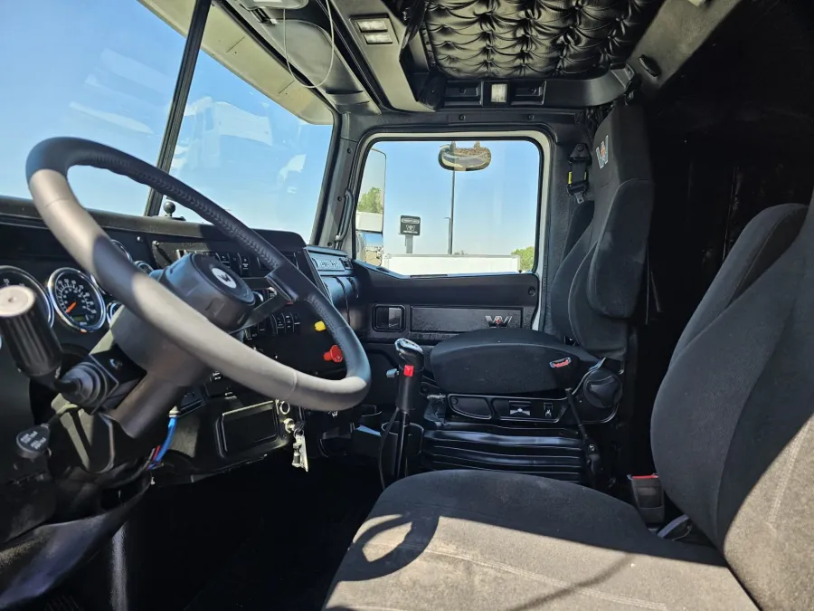 2020 Western Star 4900SA | Photo 11 of 24