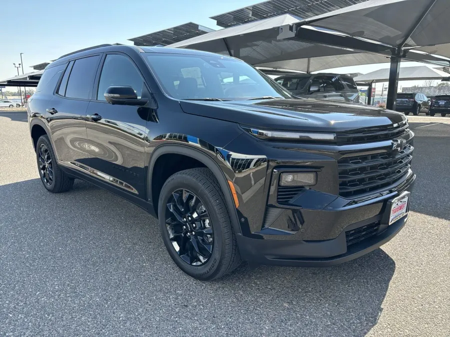 2024 Chevrolet Traverse AWD LT | Photo 6 of 24