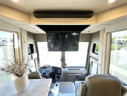 2023 Emerald Prevost H3-45 | Thumbnail Photo 9 of 47