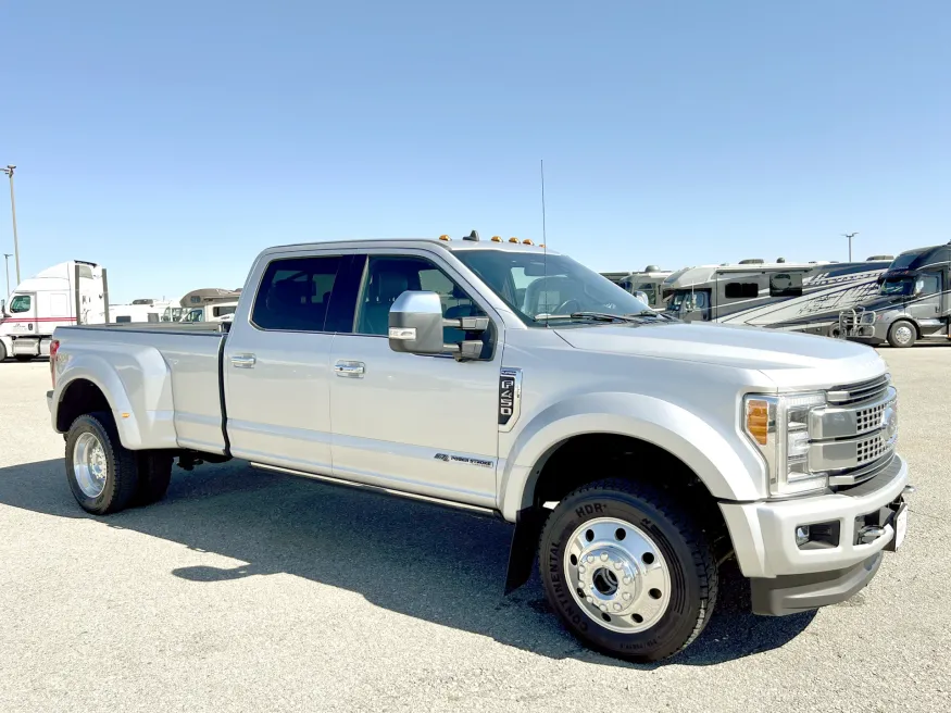 2019 Ford F-450 Platinum | Photo 22 of 23