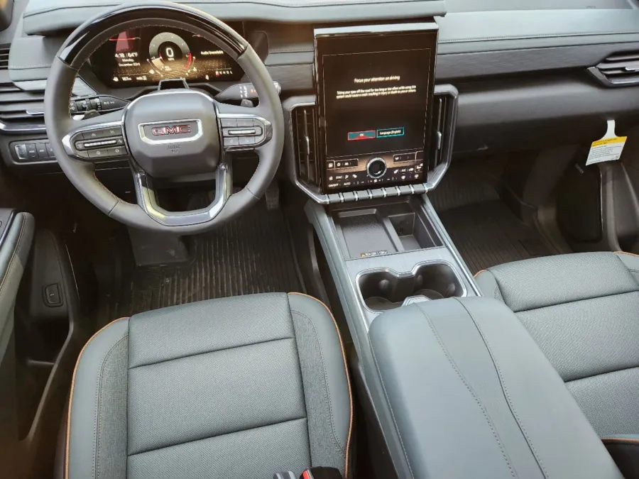 2025 GMC Acadia AWD AT4 | Photo 12 of 31