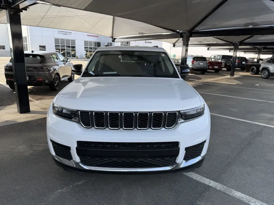 2023 Jeep Grand Cherokee L Laredo | Photo 6 of 17