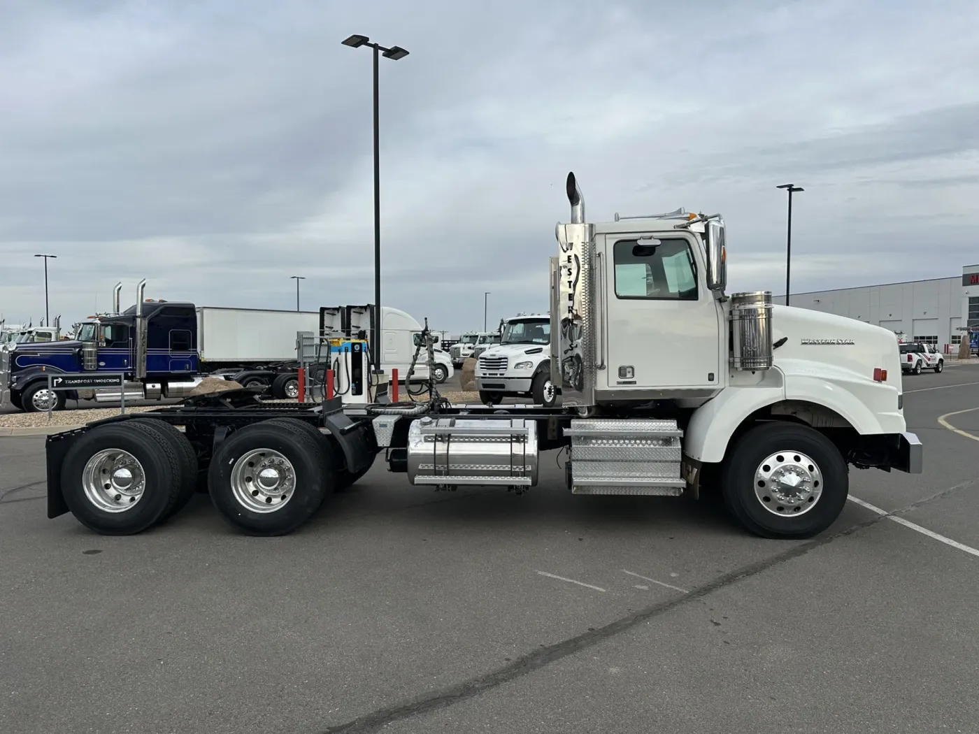 2020 Western Star 4900SA | Photo 4 of 18