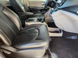 2023 Chrysler Pacifica Touring L | Thumbnail Photo 18 of 29