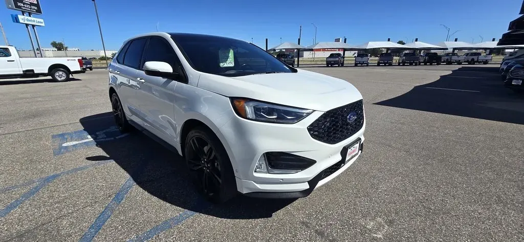 2020 Ford Edge | Photo 3 of 34