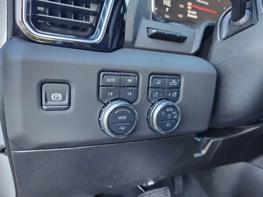 2025 GMC Sierra 2500HD Denali Ultimate | Photo 6 of 28