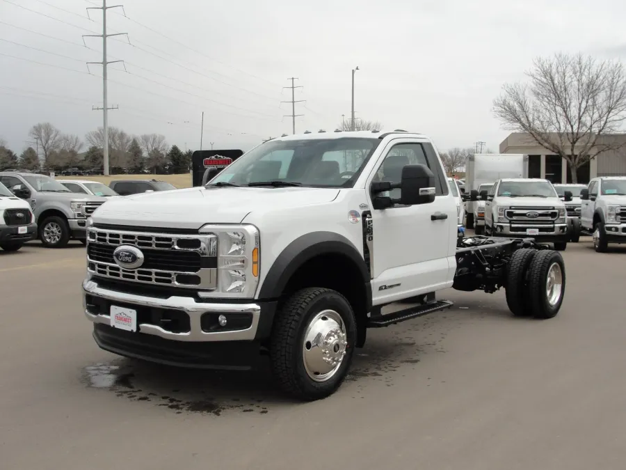 2024 Ford F-550 | Photo 1 of 11