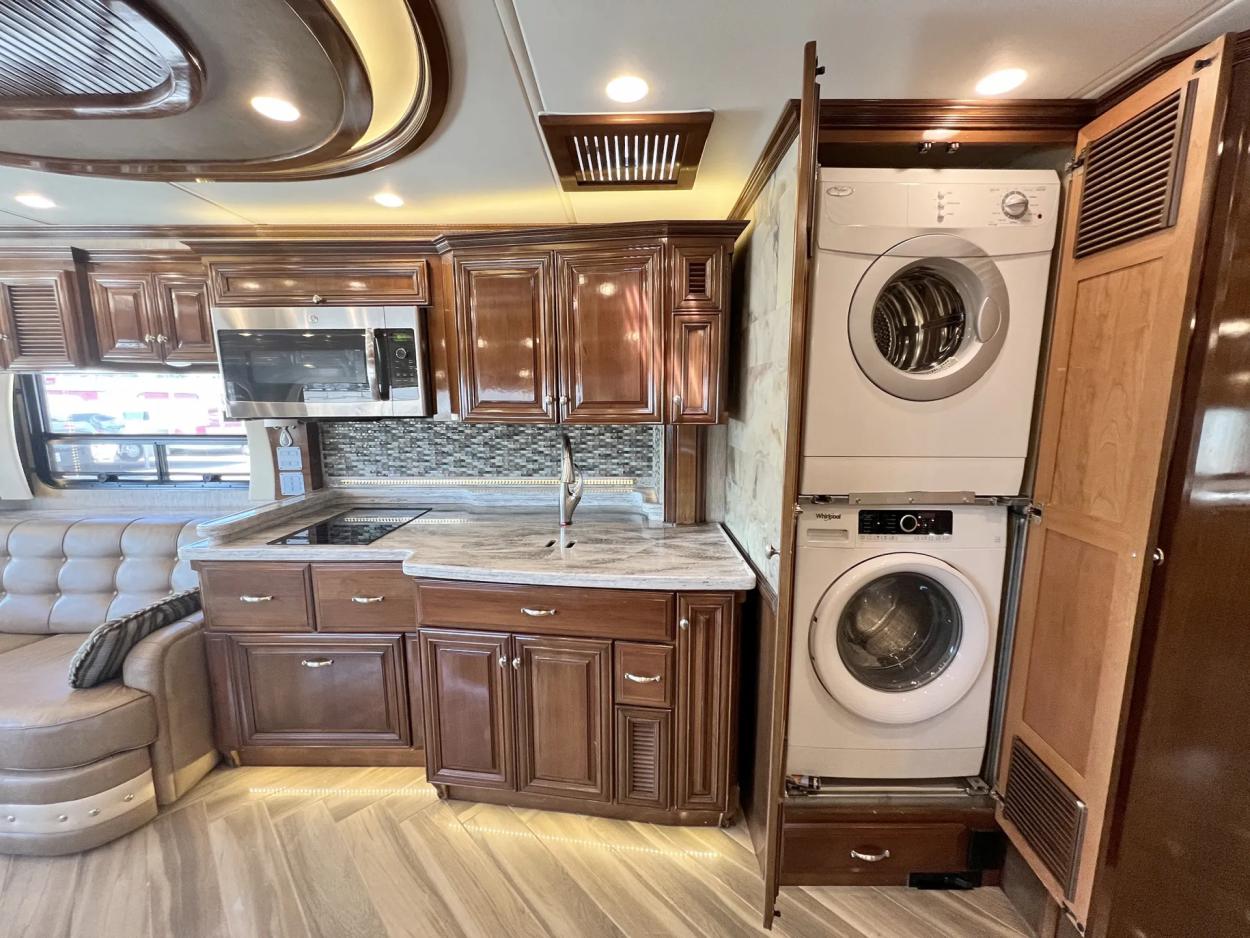 2015 Newmar Essex 4503 | Photo 10 of 29