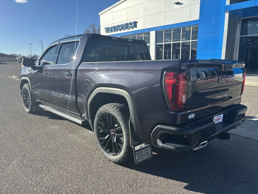 2022 GMC Sierra 1500 Denali | Photo 2 of 22