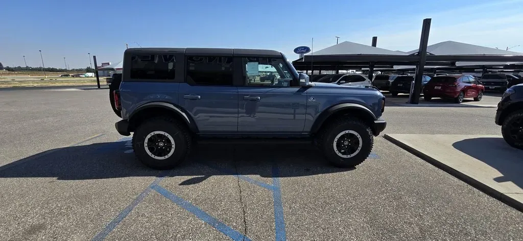 2024 Ford Bronco | Photo 4 of 35