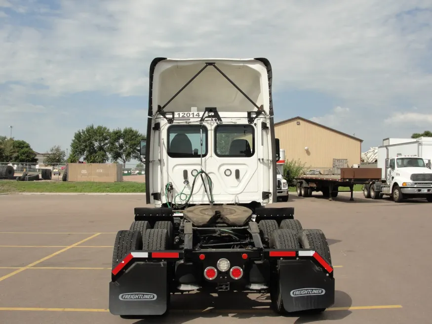 2019 Freightliner Cascadia | Photo 4 of 11