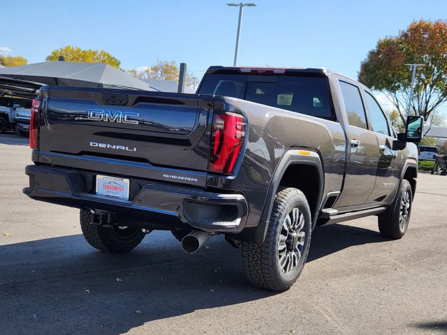 2025 GMC Sierra 2500HD Denali Ultimate | Photo 2 of 28