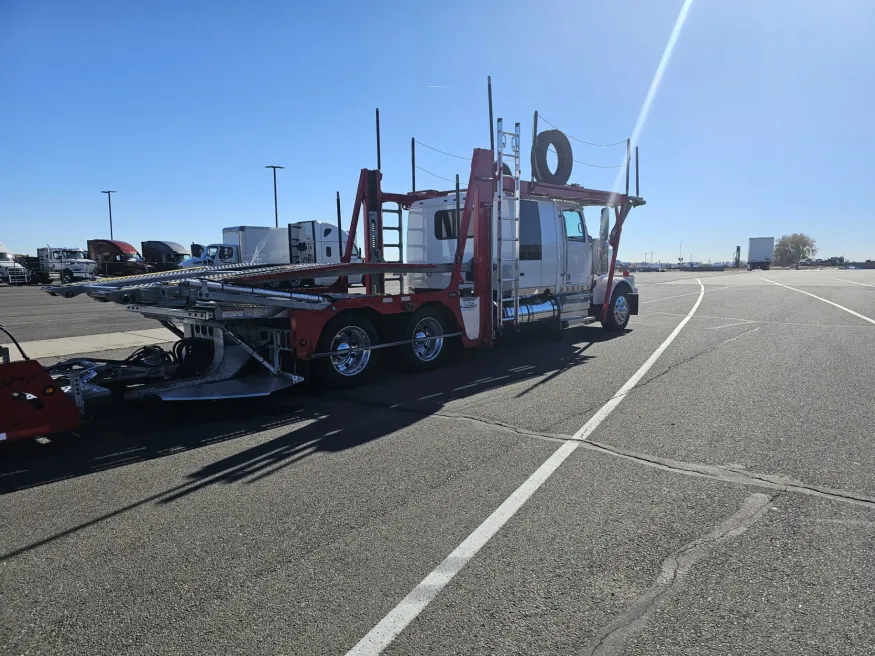 2022 Western Star 4900FA | Photo 8 of 19