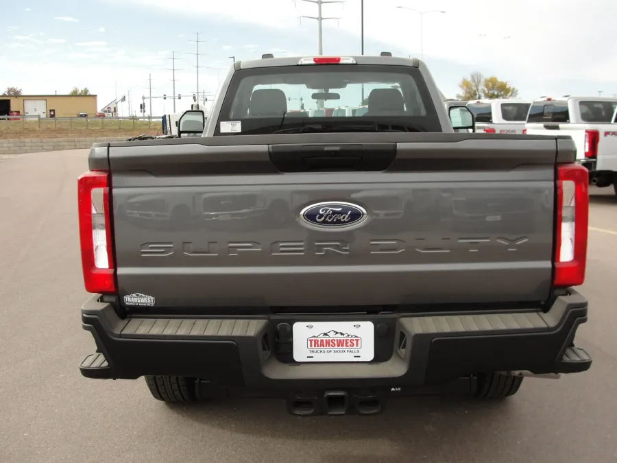 2024 Ford F-350 | Photo 4 of 16