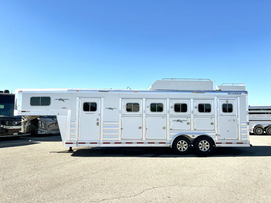 2020 Platinum Coach 5HGN | Photo 11 of 20