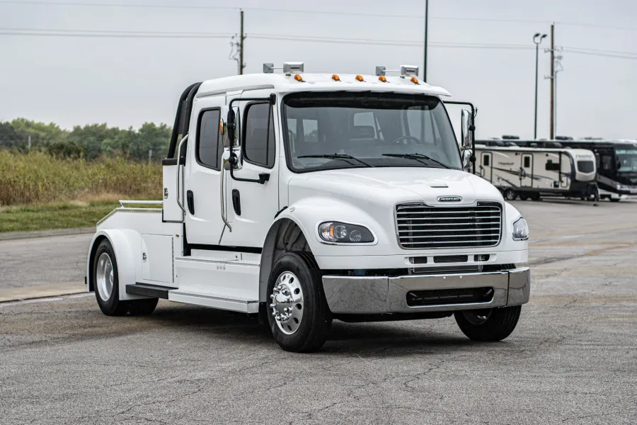 2023 Freightliner M2 106 Bolt | Photo 1 of 16