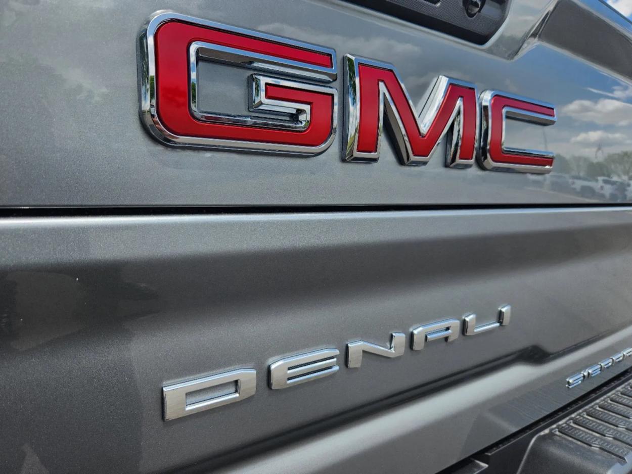 2024 GMC Sierra 3500HD Denali | Photo 13 of 25