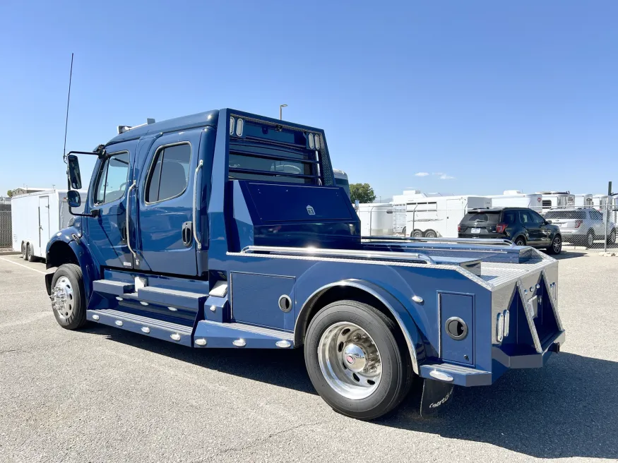 2015 Freightliner M2 106 Sport Chassis | Photo 13 of 21