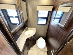 2017 Tiffin Allegro Breeze 32BR | Thumbnail Photo 12 of 27