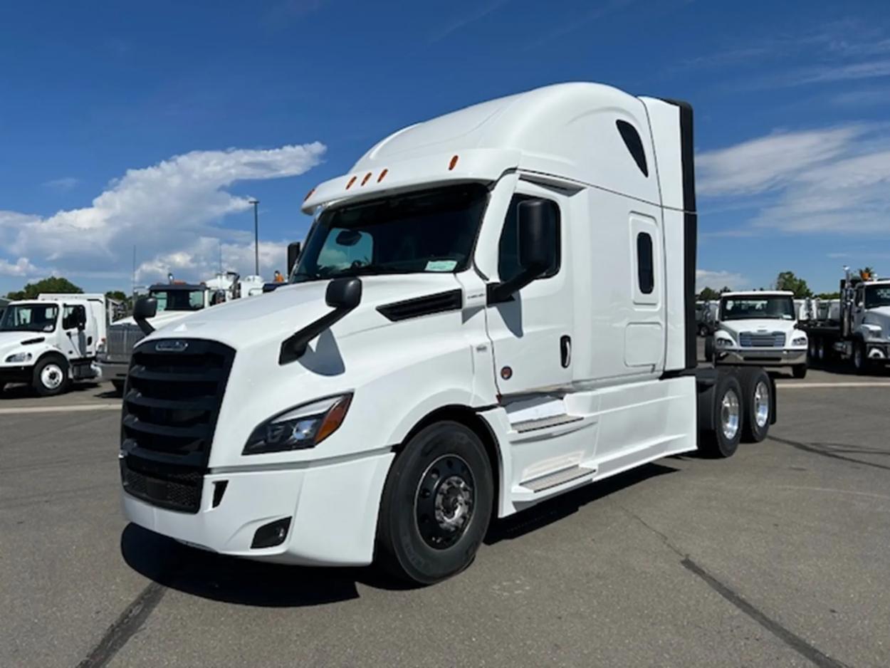 2025 Freightliner Cascadia 126 | Photo 1 of 20