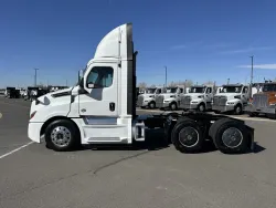 2020 Freightliner Cascadia 126 | Thumbnail Photo 8 of 16