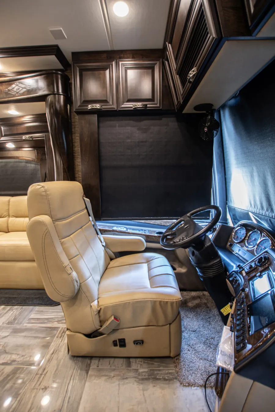 2015 Newmar London Aire 4503 | Photo 11 of 14