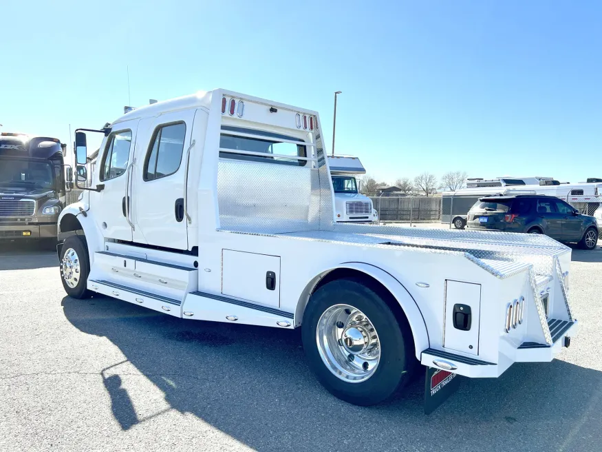 2023 Freightliner M2 106 Summit Hauler | Photo 17 of 26