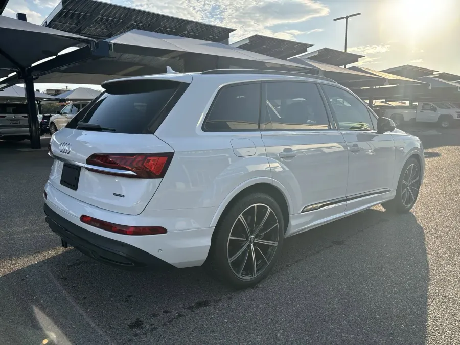 2020 Audi Q7 Prestige | Photo 4 of 26