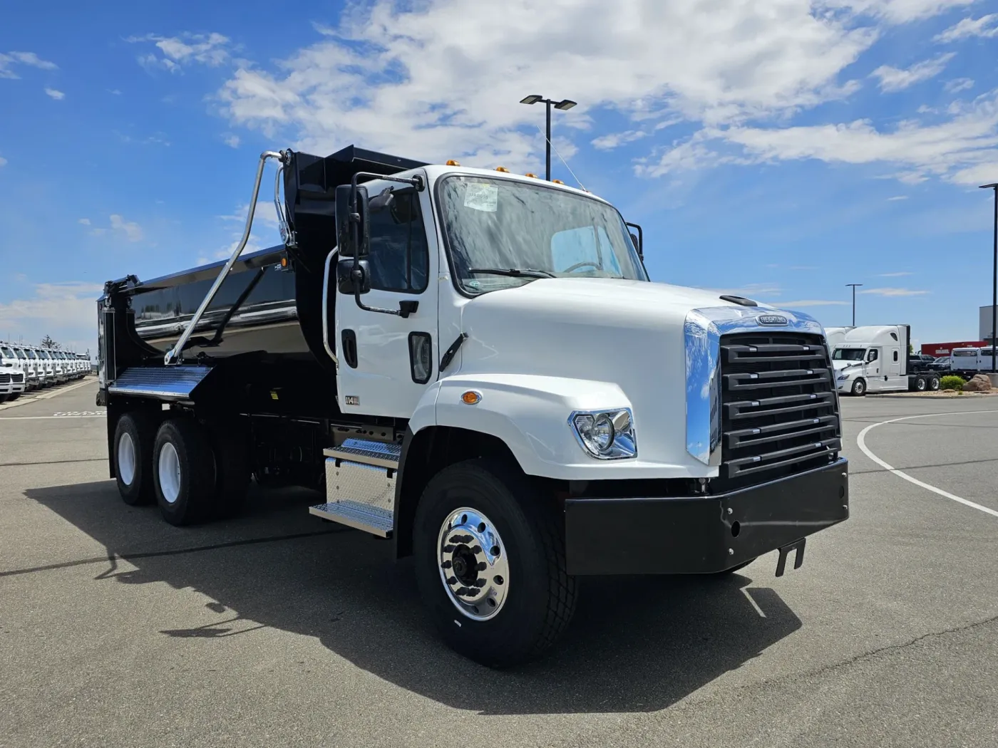 2024 Freightliner 114SD | Photo 3 of 22