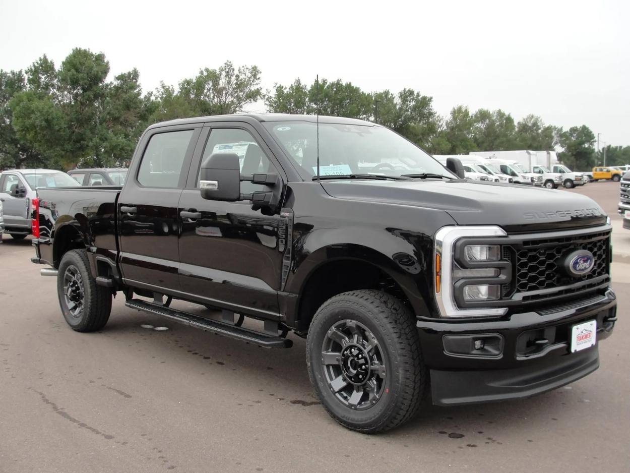 2024 Ford F-250 | Photo 7 of 18