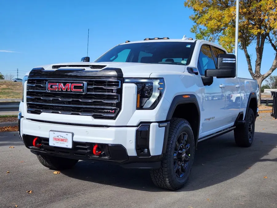 2025 GMC Sierra 2500HD AT4 | Photo 3 of 31