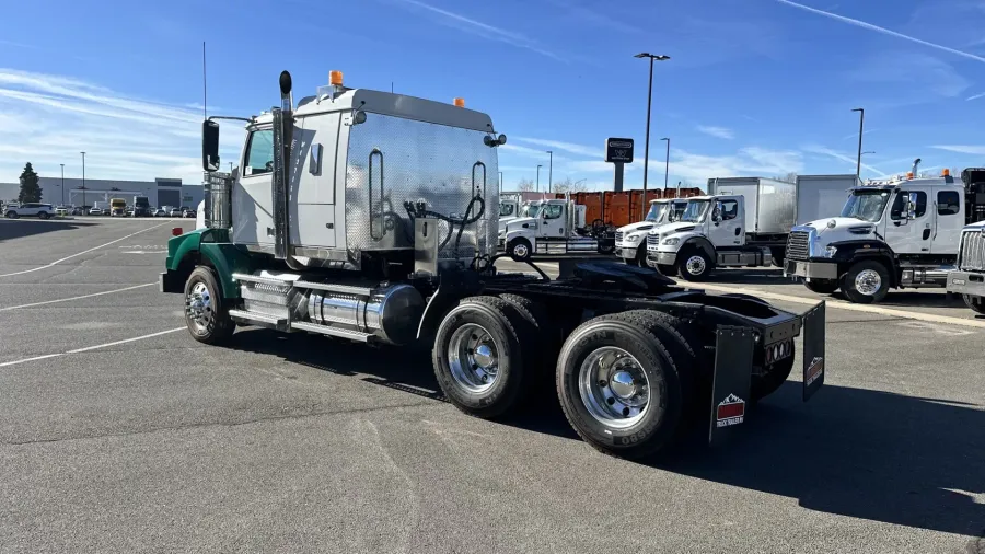 2020 Western Star 4900SA | Photo 7 of 22