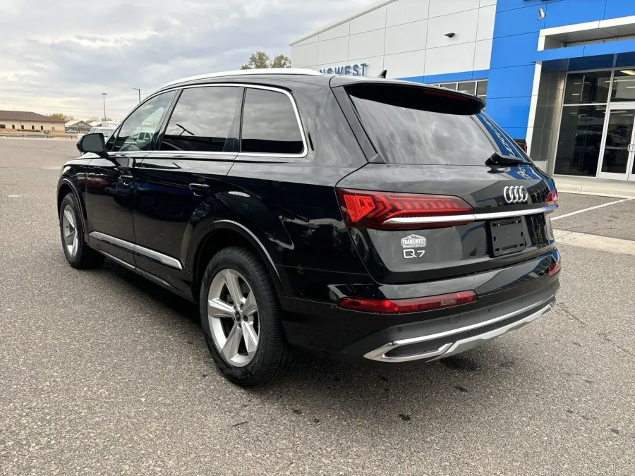 2022 Audi Q7 Premium | Photo 2 of 22