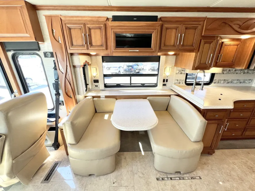 2018 Newmar Ventana 3412 | Photo 9 of 27