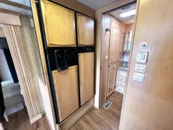 2007 Newmar Dutch Star 4324 | Thumbnail Photo 12 of 31