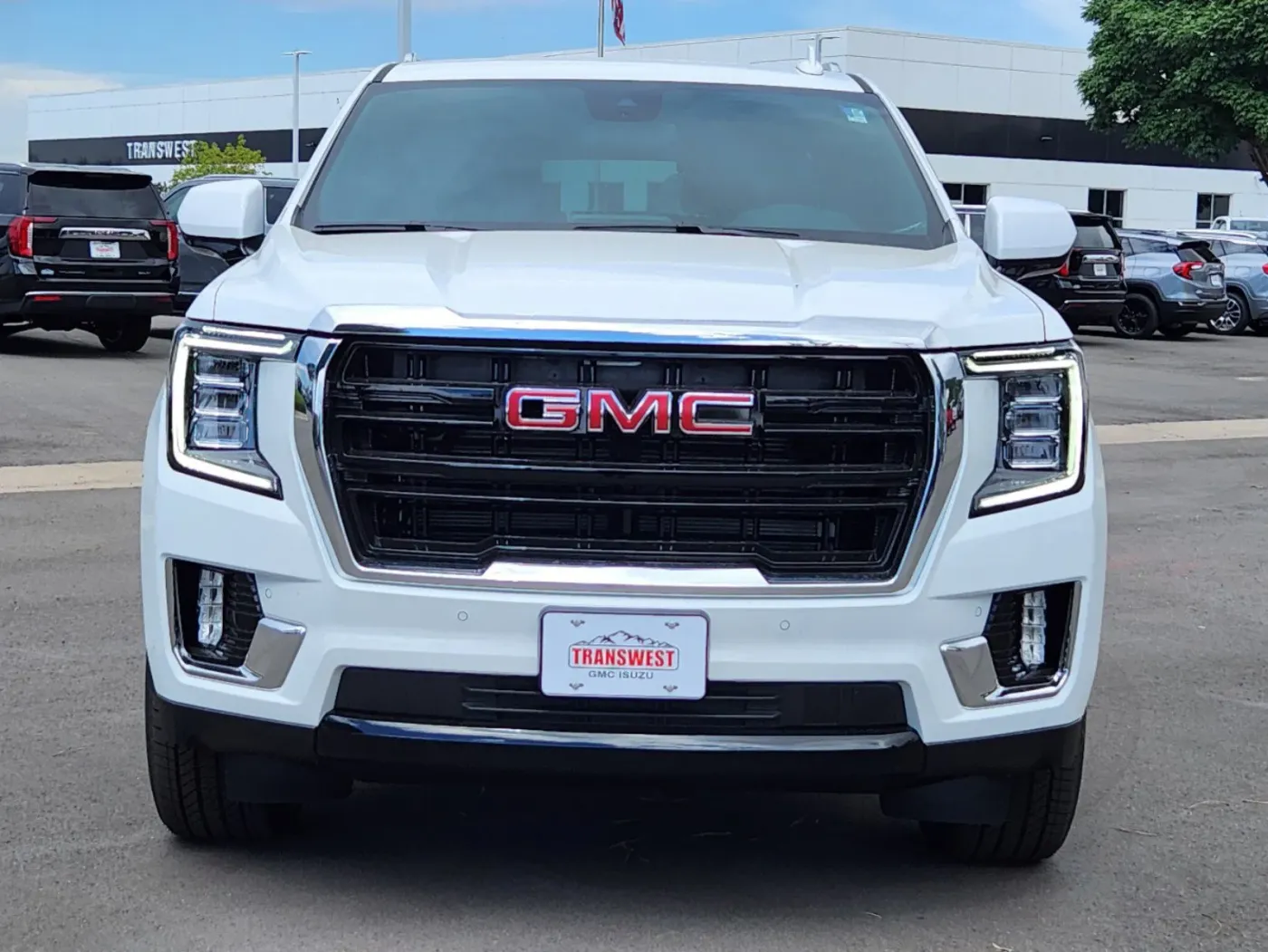 2024 GMC Yukon SLE | Photo 4 of 25