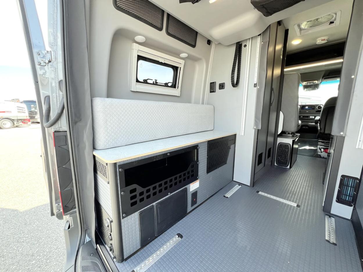 2025 Winnebago Revel 44E | Photo 16 of 19