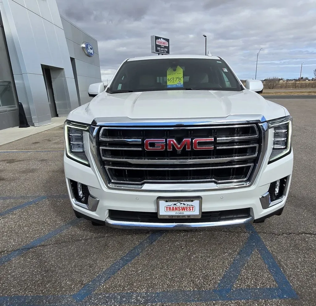 2021 GMC Yukon | Photo 2 of 36