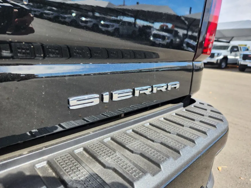 2025 GMC Sierra 3500HD Denali Ultimate | Photo 13 of 30