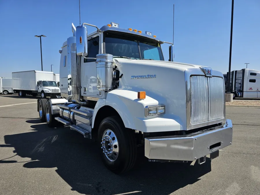 2020 Western Star 4900SA | Photo 3 of 24