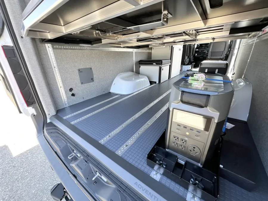 2023 Winnebago Adventure Wagon 70 SE | Photo 14 of 15