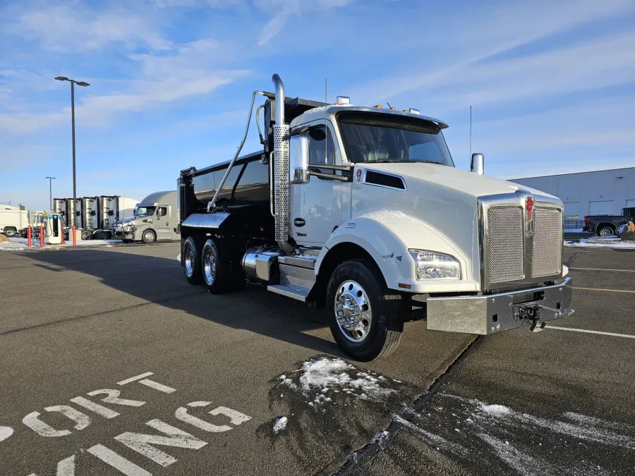 2023 Kenworth T880 | Photo 3 of 17