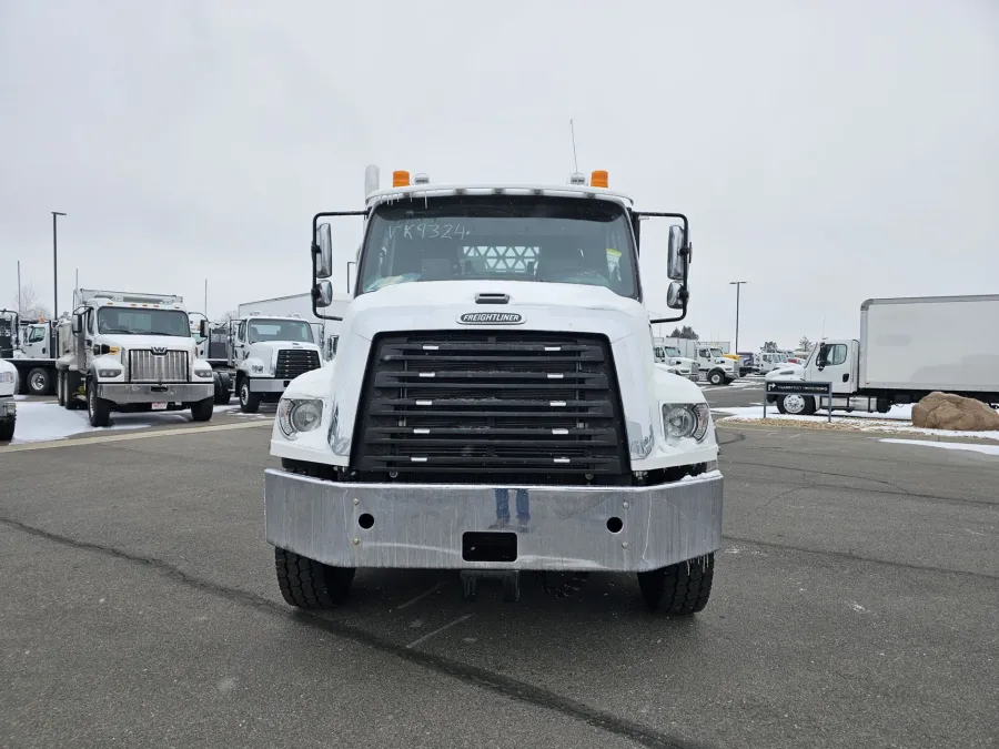 2025 Freightliner 114SD | Photo 2 of 16