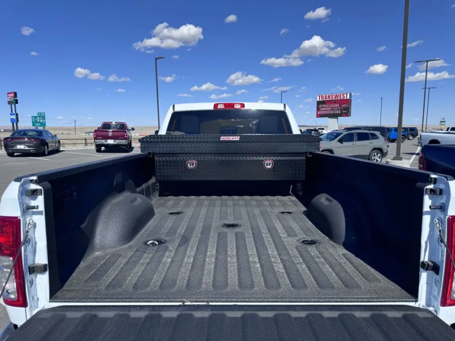 2024 RAM 2500 Tradesman | Photo 8 of 17