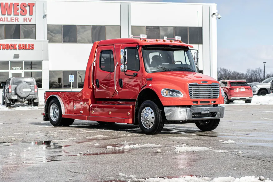 2023 Freightliner M2 106 Western Hauler | Photo 1 of 27