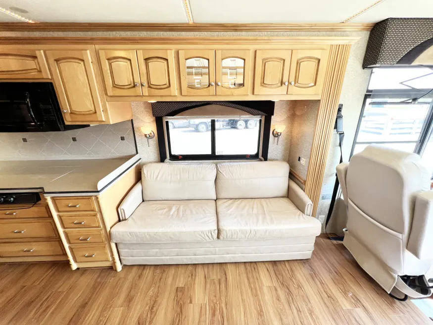 2007 Newmar Dutch Star 4324 | Photo 7 of 31